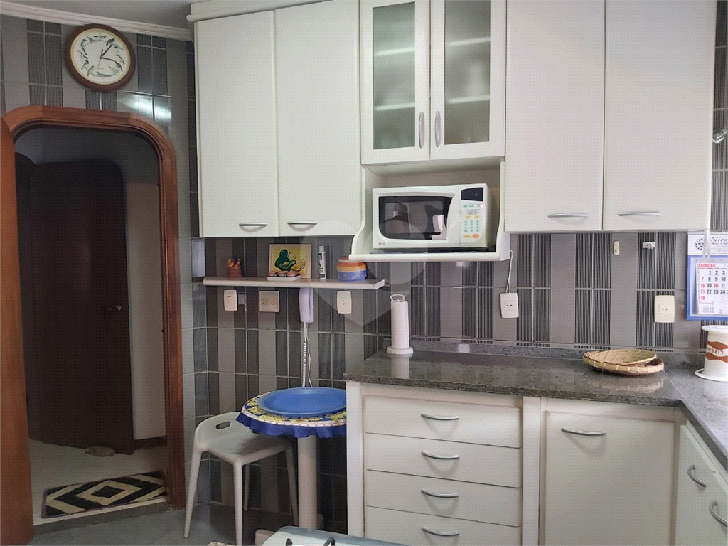 Apartamento na Praia das Pitangueiras, no Guarujá. 4 quartos, 3 suítes, 2 vagas! 