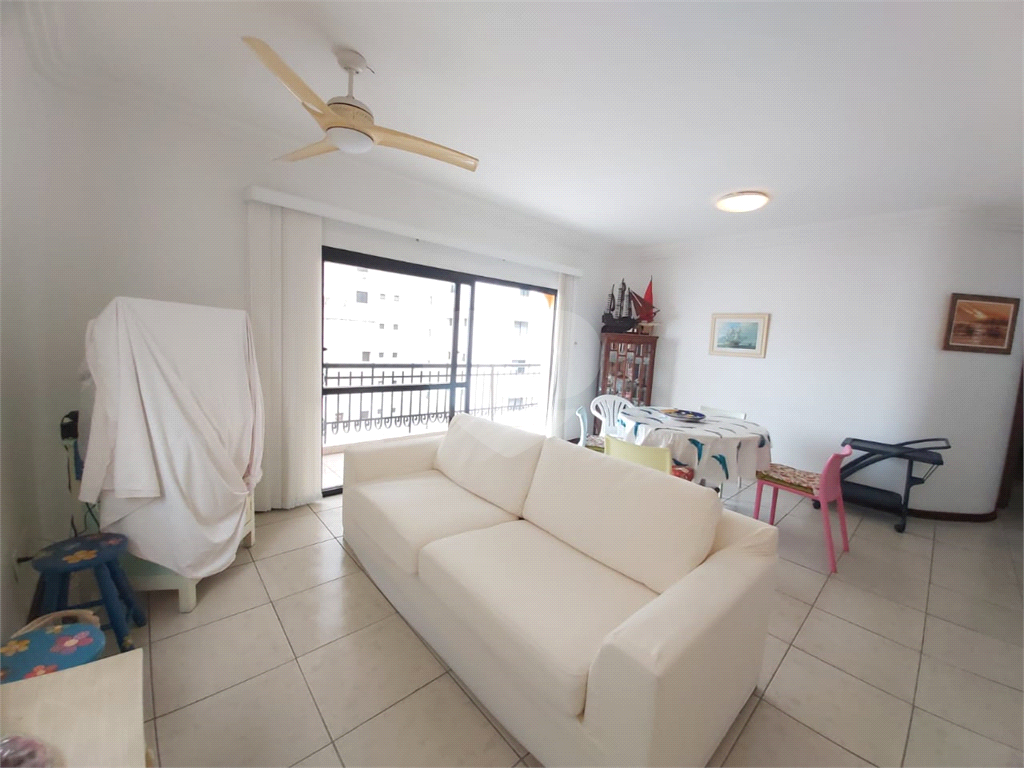 Apartamento na Praia das Pitangueiras, no Guarujá. 4 quartos, 3 suítes, 2 vagas! 