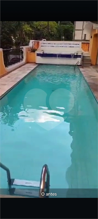 Apartamento na Praia das Pitangueiras, no Guarujá. 4 quartos, 3 suítes, 2 vagas! 