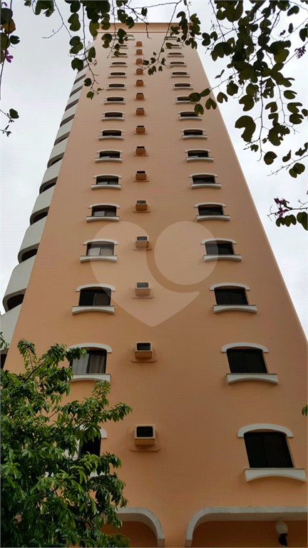 Apartamento na Praia das Pitangueiras, no Guarujá. 4 quartos, 3 suítes, 2 vagas! 