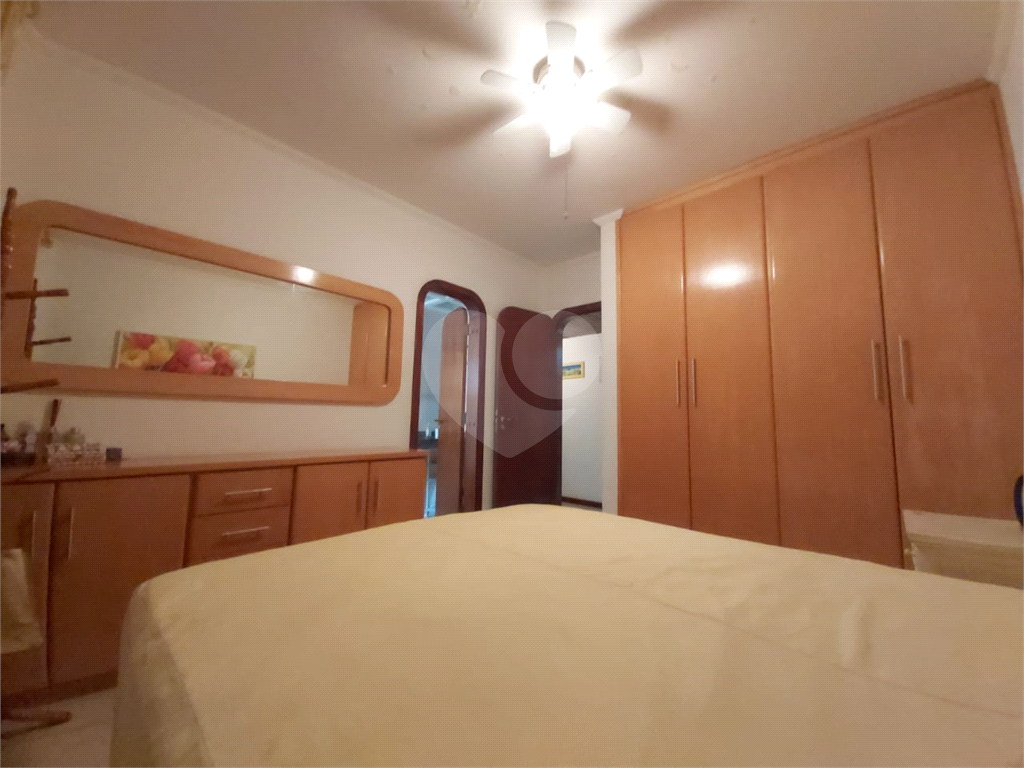 Apartamento na Praia das Pitangueiras, no Guarujá. 4 quartos, 3 suítes, 2 vagas! 
