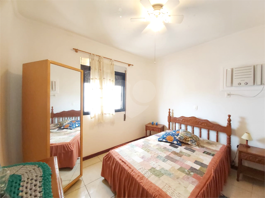 Apartamento na Praia das Pitangueiras, no Guarujá. 4 quartos, 3 suítes, 2 vagas! 