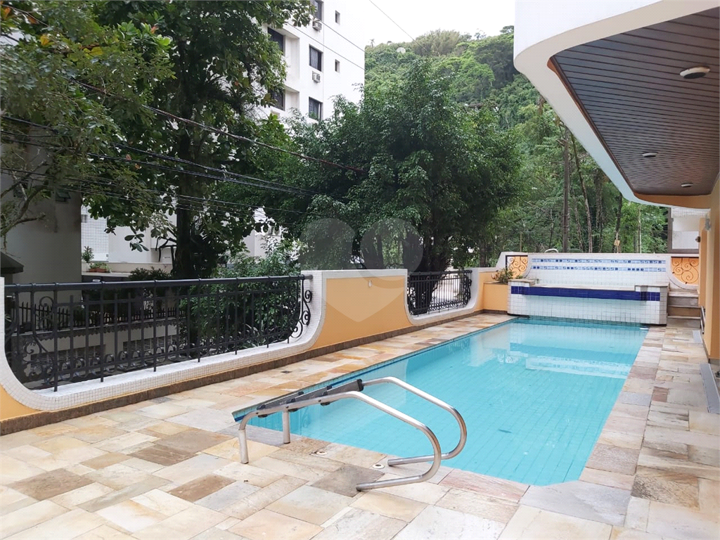 Apartamento na Praia das Pitangueiras, no Guarujá. 4 quartos, 3 suítes, 2 vagas! 
