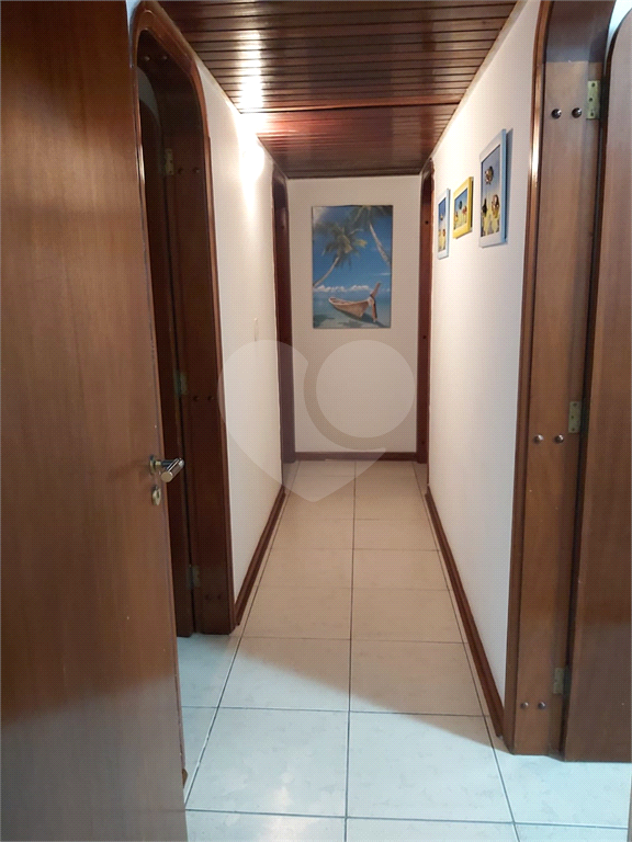 Apartamento na Praia das Pitangueiras, no Guarujá. 4 quartos, 3 suítes, 2 vagas! 