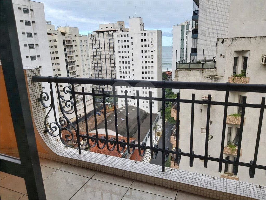 Apartamento na Praia das Pitangueiras, no Guarujá. 4 quartos, 3 suítes, 2 vagas! 