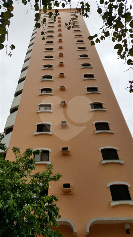 Apartamento na Praia das Pitangueiras, no Guarujá. 4 quartos, 3 suítes, 2 vagas! 