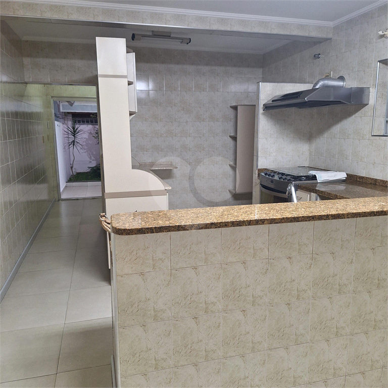 Sobrado para locação próximo ao Shopping Park Santana em rua sem saída 03 dormitórios e 02 vagas de garagem 