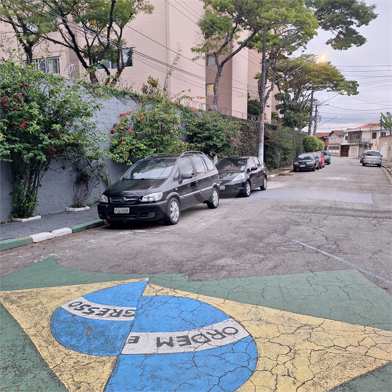 Sobrado para locação próximo ao Shopping Park Santana em rua sem saída 03 dormitórios e 02 vagas de garagem 