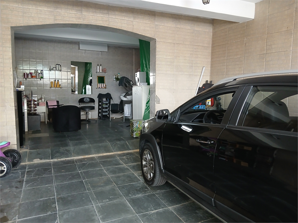 Sobrado à venda no Tucuruvi com garagem para 3 carros.