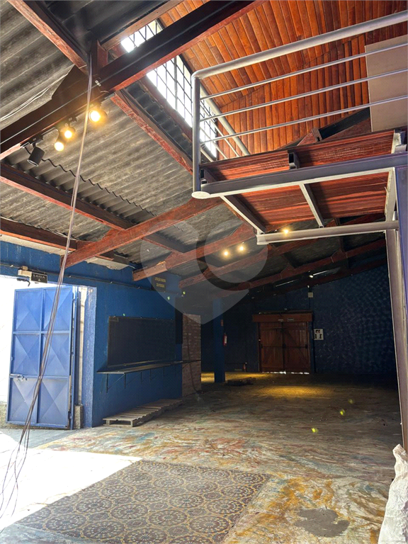 Galpão Comercial na Serra da Cantareira com 700m² AC em 2580m² de terreno, 80 vagas