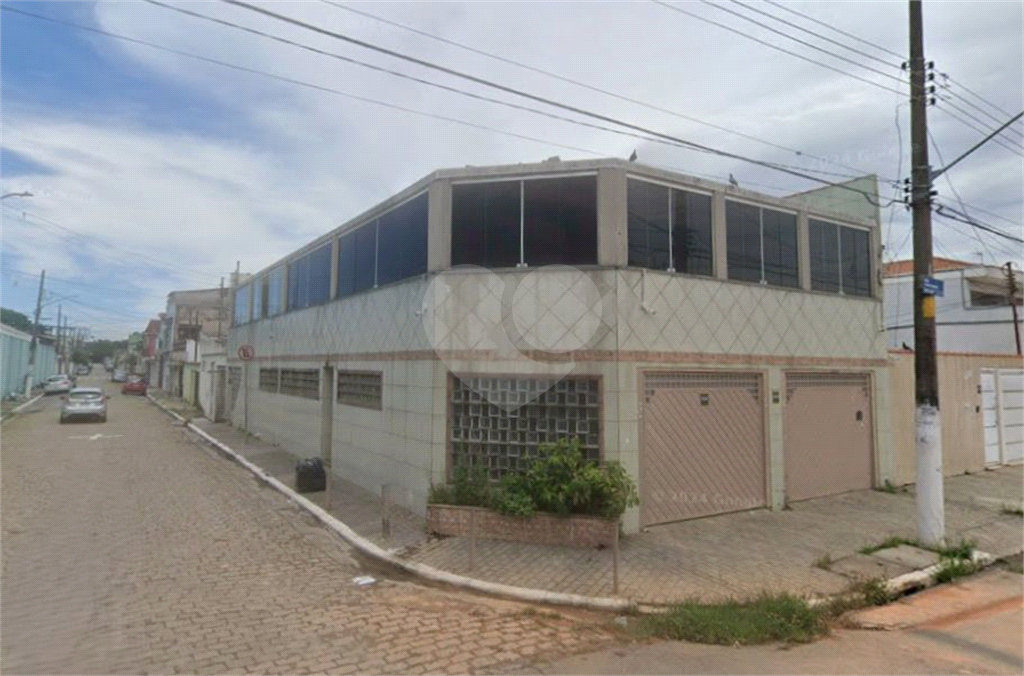 Casa à Venda na Vila Maria | 300 m² | 7 dormitórios (1 suíte) | 5 vagas!