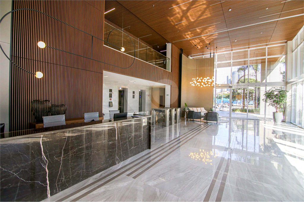 Sala Comercial de Alto Padrão com 131m² e 3 Vagas em Localização Privilegiada da Zona Oeste de São Paulo