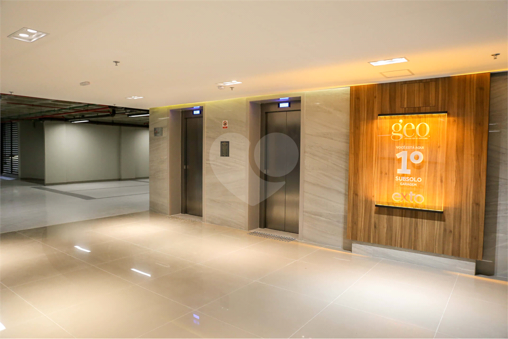 Sala Comercial de Alto Padrão com 131m² e 3 Vagas em Localização Privilegiada da Zona Oeste de São Paulo