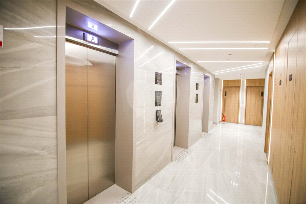Sala Comercial de Alto Padrão com 131m² e 3 Vagas em Localização Privilegiada da Zona Oeste de São Paulo
