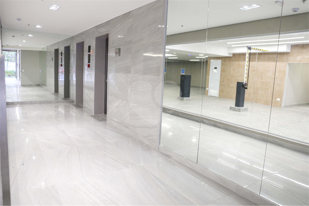 Sala Comercial de Alto Padrão com 131m² e 3 Vagas em Localização Privilegiada da Zona Oeste de São Paulo