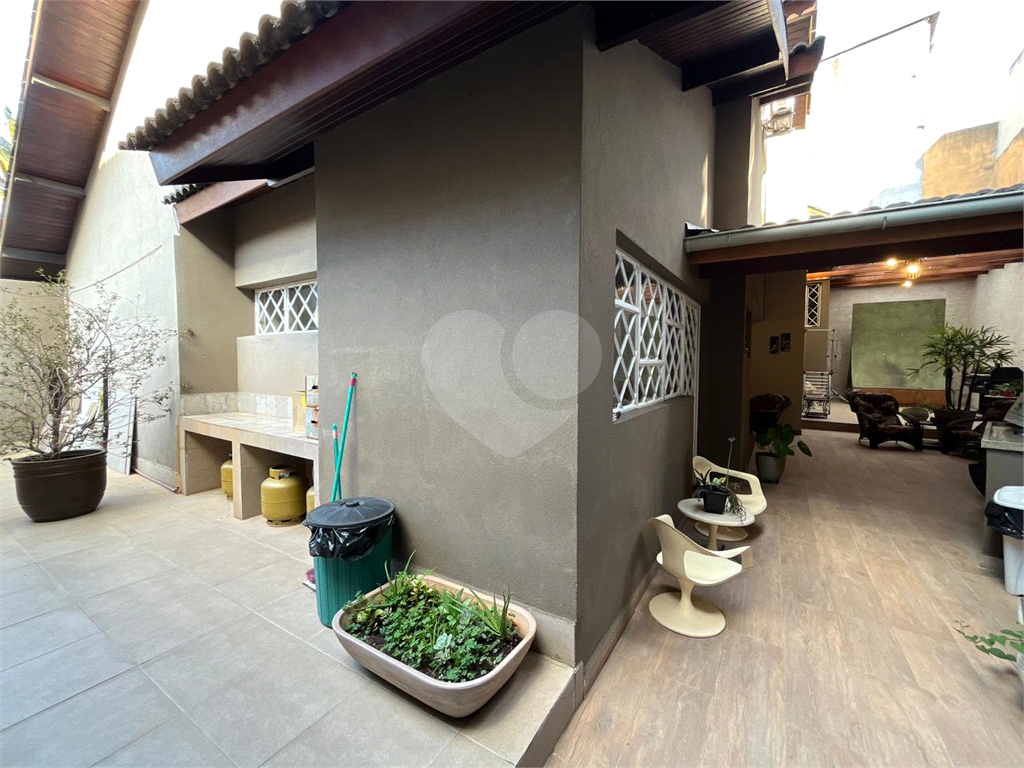 Casa à Venda |  225 m² | 3 dormitórios (1 suíte) | 4 vagas na Vila São João!