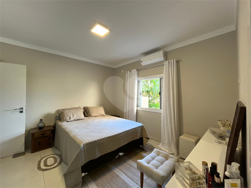 Casa à Venda |  225 m² | 3 dormitórios (1 suíte) | 4 vagas na Vila São João!