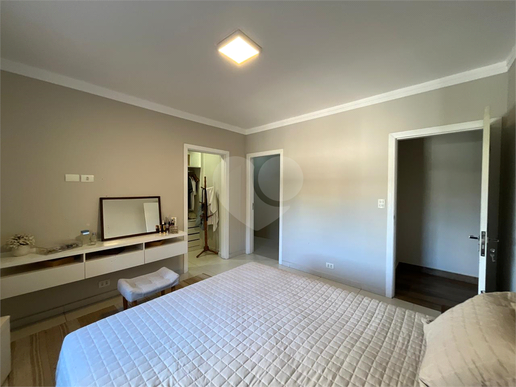 Casa à Venda |  225 m² | 3 dormitórios (1 suíte) | 4 vagas na Vila São João!