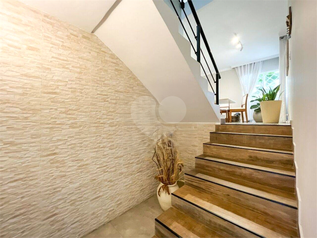 Casa à Venda |  225 m² | 3 dormitórios (1 suíte) | 4 vagas na Vila São João!