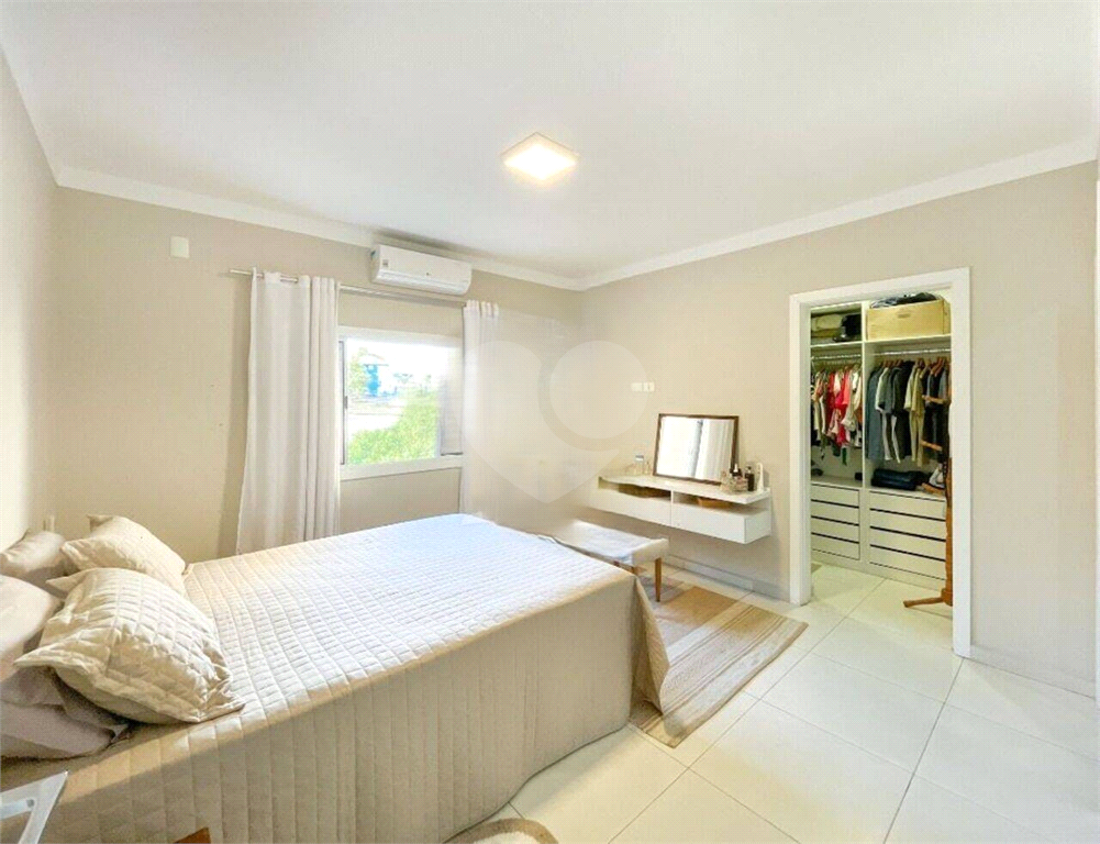 Casa à Venda |  225 m² | 3 dormitórios (1 suíte) | 4 vagas na Vila São João!