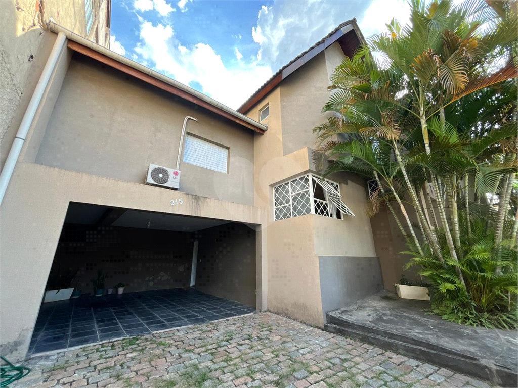 Casa à Venda |  225 m² | 3 dormitórios (1 suíte) | 4 vagas na Vila São João!