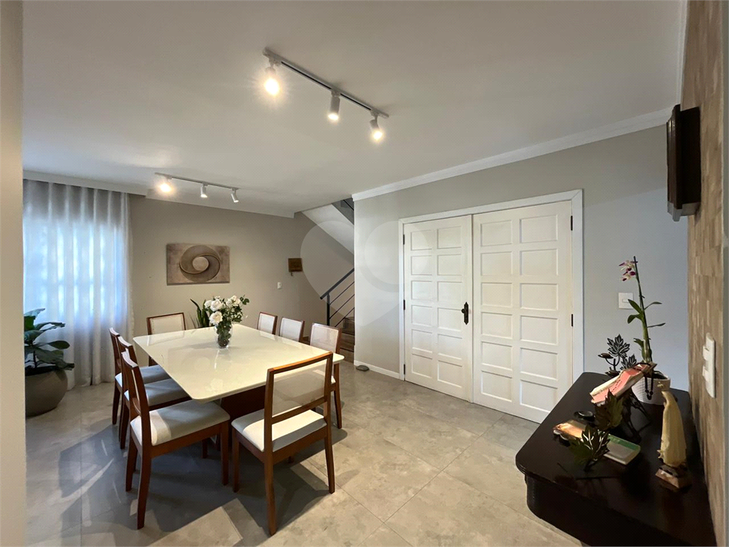Casa à Venda |  225 m² | 3 dormitórios (1 suíte) | 4 vagas na Vila São João!