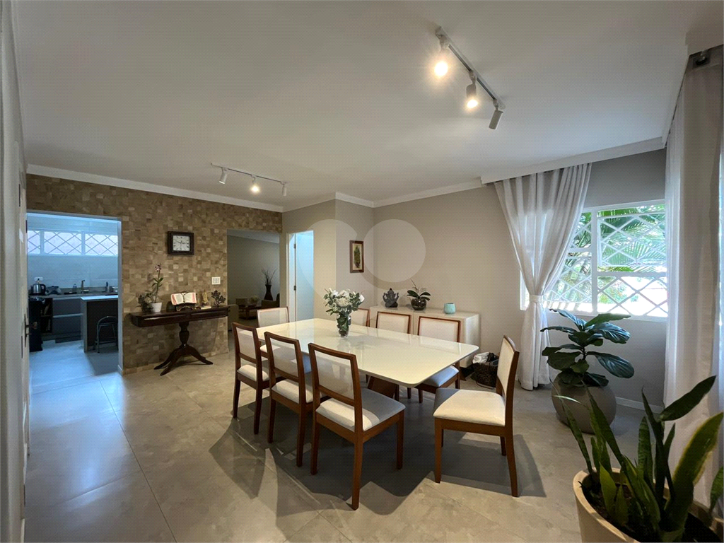 Casa à Venda |  225 m² | 3 dormitórios (1 suíte) | 4 vagas na Vila São João!