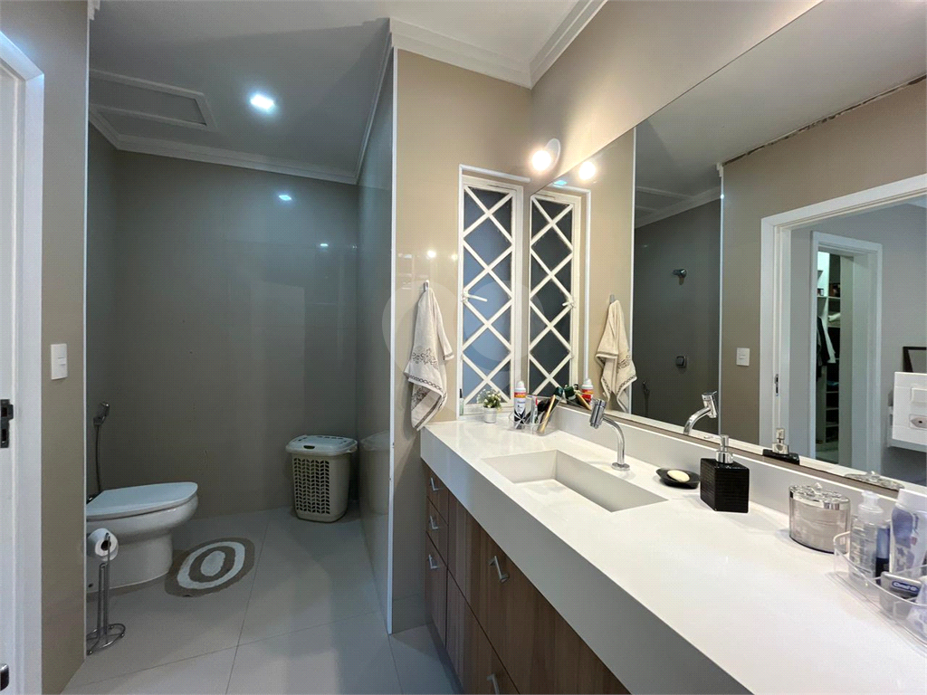 Casa à Venda |  225 m² | 3 dormitórios (1 suíte) | 4 vagas na Vila São João!