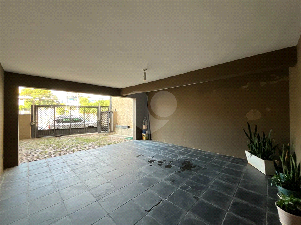 Casa à Venda |  225 m² | 3 dormitórios (1 suíte) | 4 vagas na Vila São João!