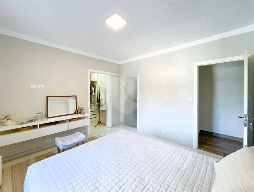 Casa à Venda |  225 m² | 3 dormitórios (1 suíte) | 4 vagas na Vila São João!
