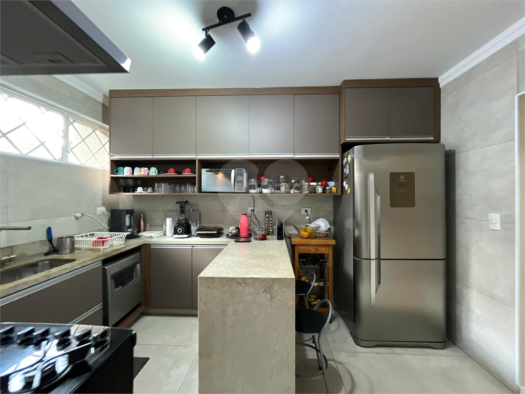 Casa à Venda |  225 m² | 3 dormitórios (1 suíte) | 4 vagas na Vila São João!