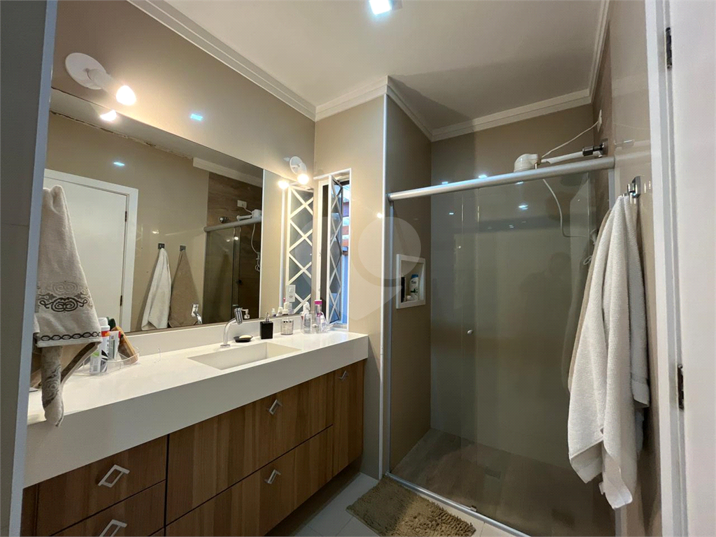 Casa à Venda |  225 m² | 3 dormitórios (1 suíte) | 4 vagas na Vila São João!