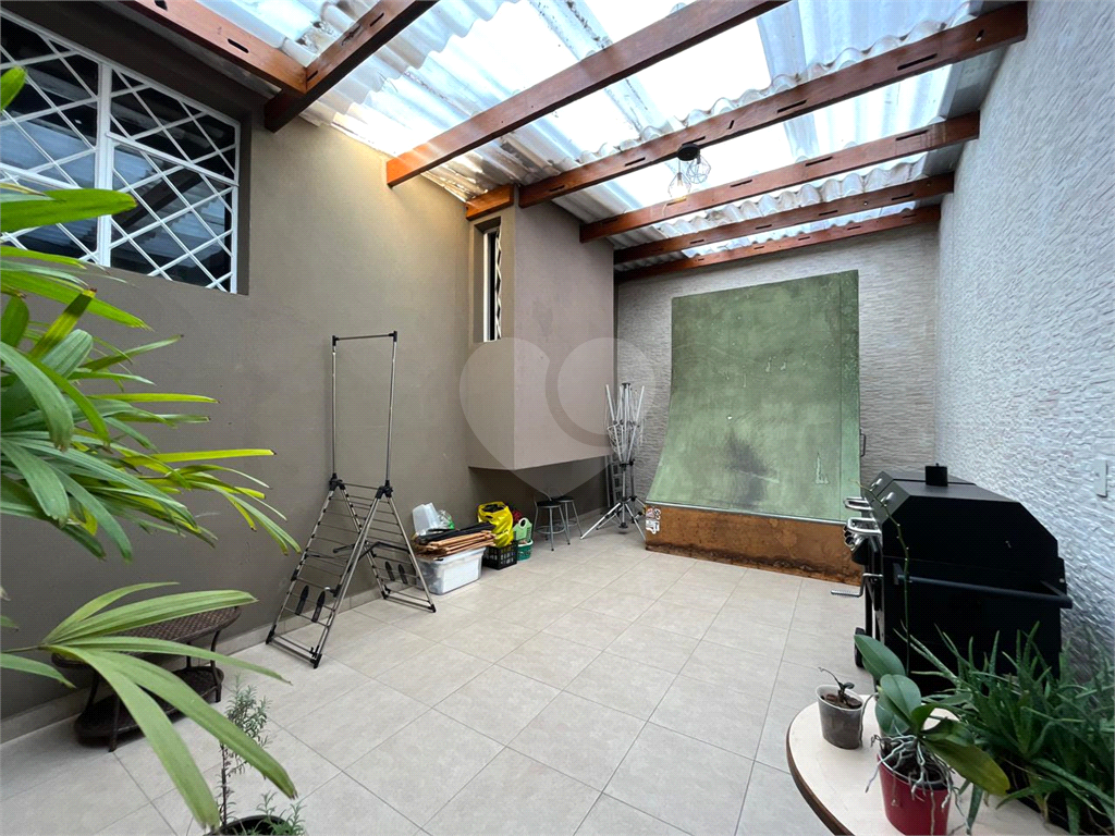 Casa à Venda |  225 m² | 3 dormitórios (1 suíte) | 4 vagas na Vila São João!