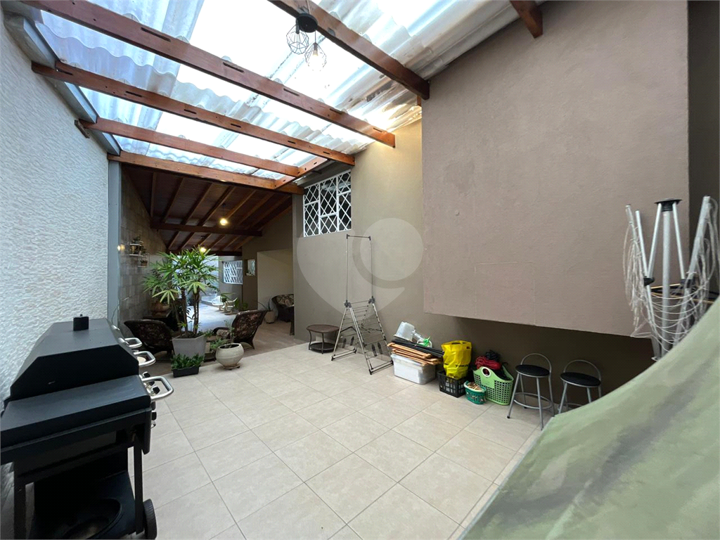 Casa à Venda |  225 m² | 3 dormitórios (1 suíte) | 4 vagas na Vila São João!