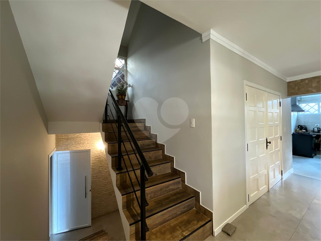 Casa à Venda |  225 m² | 3 dormitórios (1 suíte) | 4 vagas na Vila São João!