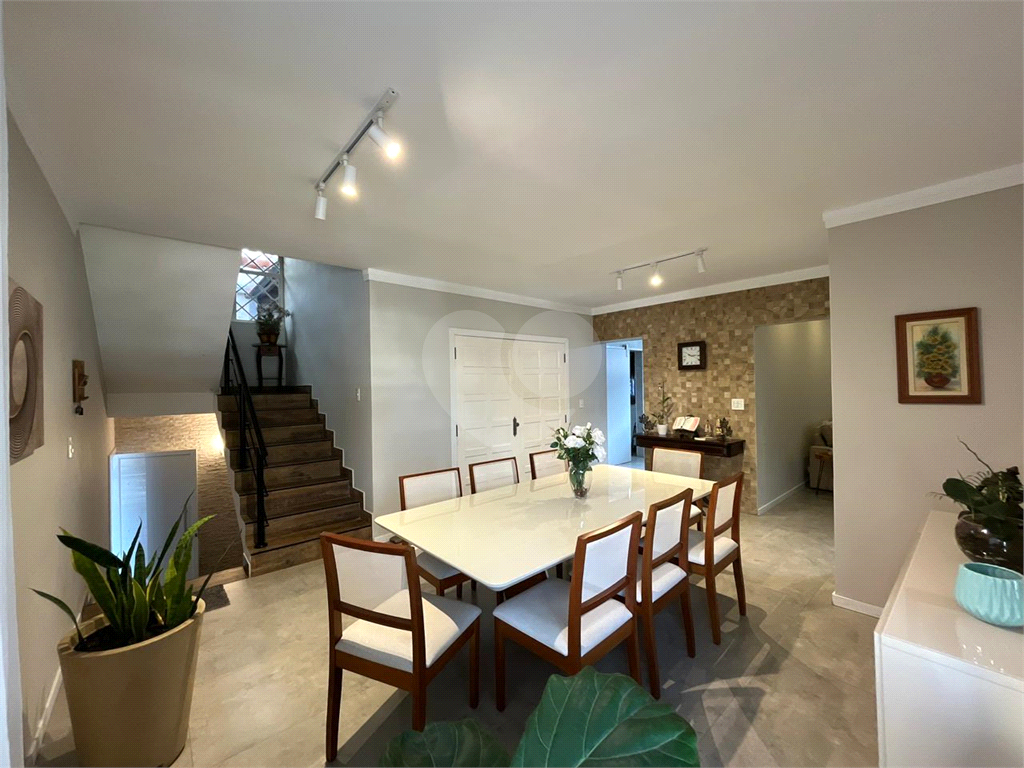 Casa à Venda |  225 m² | 3 dormitórios (1 suíte) | 4 vagas na Vila São João!