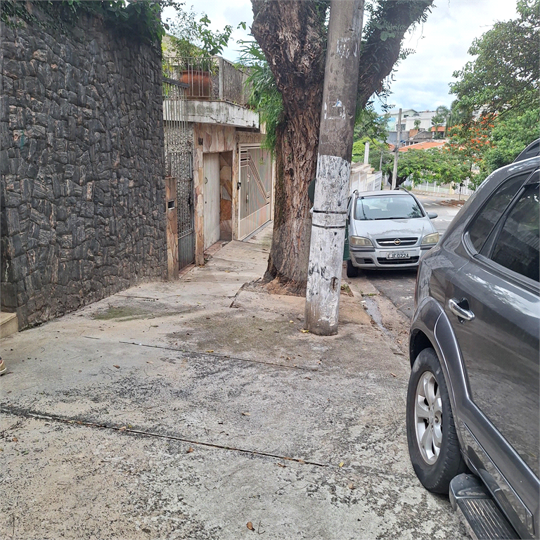 Amplo Sobrado com 04 dormitórios sendo 01 suíte master com closet proximo a entrada da Anhanguera com todo acesso as principais vias de SP.