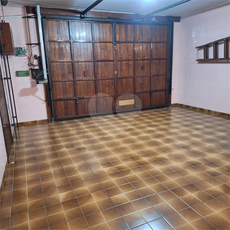 Amplo Sobrado com 04 dormitórios sendo 01 suíte master com closet proximo a entrada da Anhanguera com todo acesso as principais vias de SP.