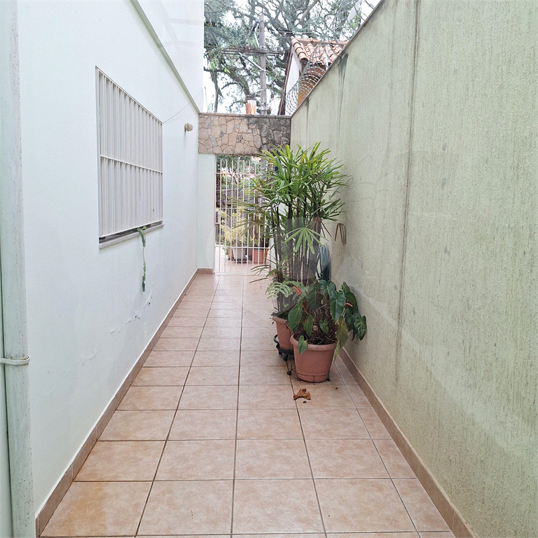 Amplo Sobrado com 04 dormitórios sendo 01 suíte master com closet proximo a entrada da Anhanguera com todo acesso as principais vias de SP.