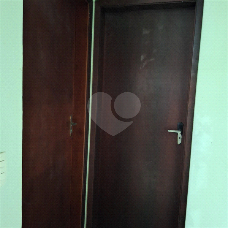 Amplo Sobrado com 04 dormitórios sendo 01 suíte master com closet proximo a entrada da Anhanguera com todo acesso as principais vias de SP.