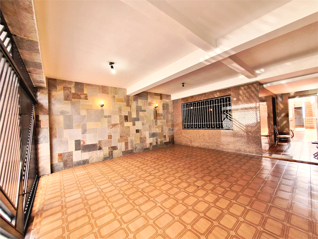 VENDA - Sobrado com 144m² | 3 dormitórios (1 suíte) | 2 vagas | Terraço Amplo e Pronto para Morar no Jardim Guança 