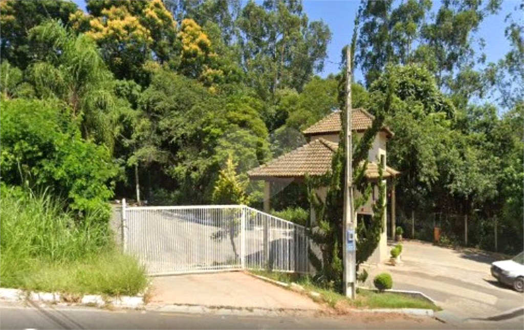 Terreno em condominio fechado a venda em Araçariguama