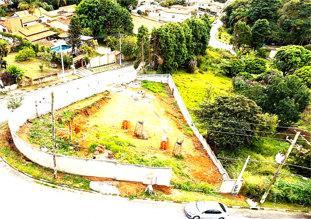 Terreno em condominio fechado a venda em Araçariguama