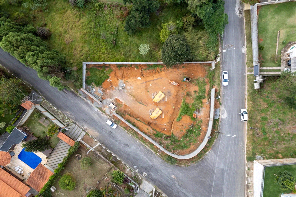 Terreno em condominio fechado a venda em Araçariguama