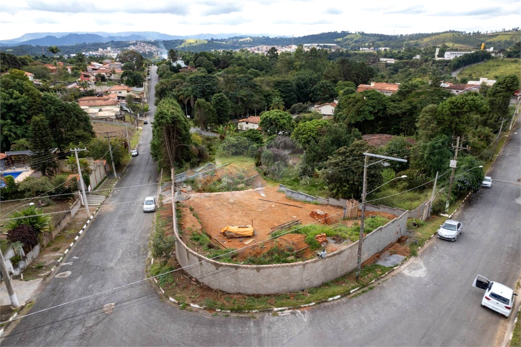 Terreno em condominio fechado a venda em Araçariguama