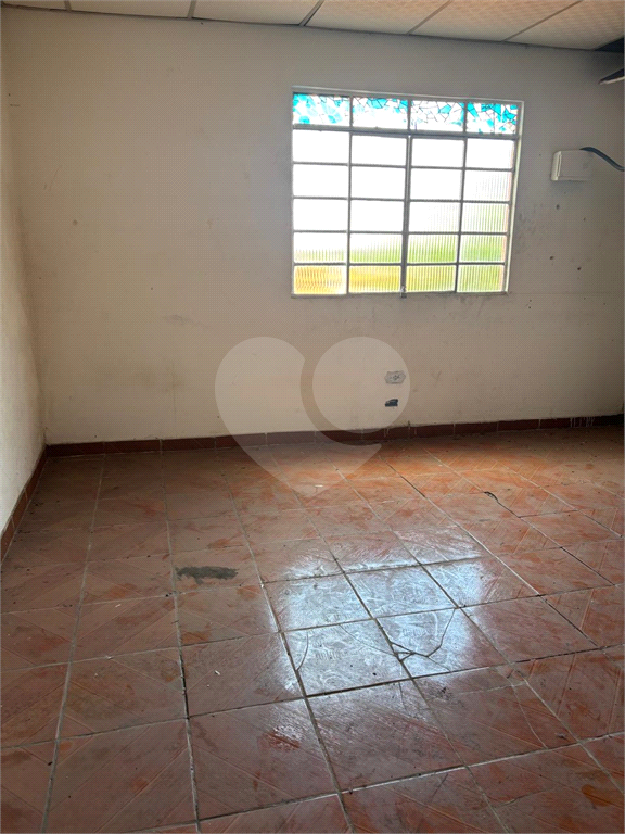 Sobrado com 10 salas, 4 vagas em excelente localização em Santana