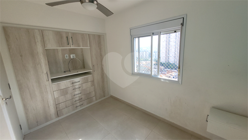 Apartamento a venda. Picanço. 3 quartos (1 suíte), sacada, cozinha americana. 2 vagas