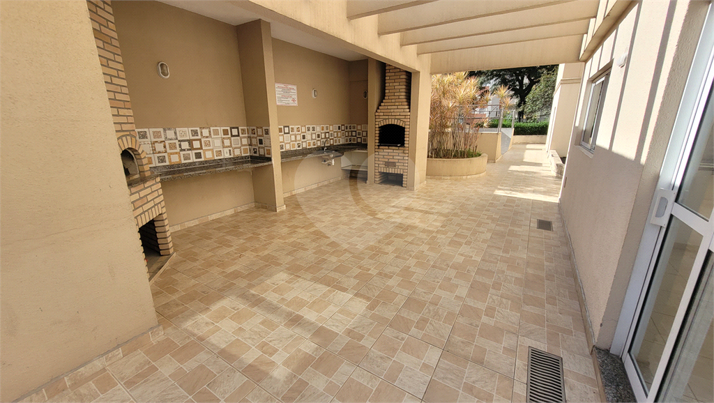 Apartamento a venda. Picanço. 3 quartos (1 suíte), sacada, cozinha americana. 2 vagas