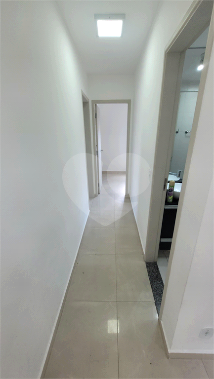 Apartamento a venda. Picanço. 3 quartos (1 suíte), sacada, cozinha americana. 2 vagas