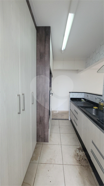 Apartamento a venda. Picanço. 3 quartos (1 suíte), sacada, cozinha americana. 2 vagas